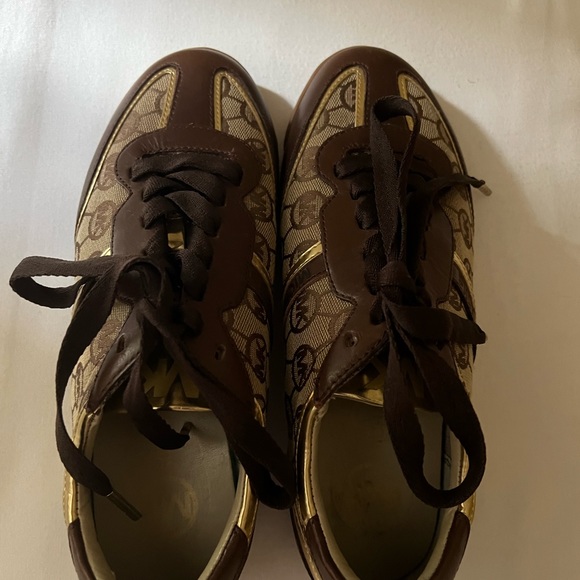 Michael Kors womens 7.5 medium sneaker - Picture 2 of 4